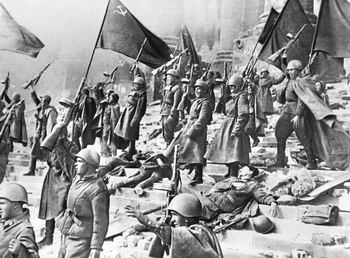 4月16日：苏军发起柏林战役