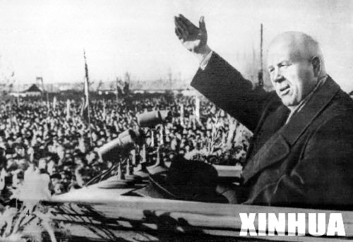 图为1959年10月9日，赫鲁晓夫在一次大会上发表演说。