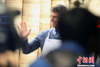 汤姆·克鲁斯台北引俄罗斯美女追随