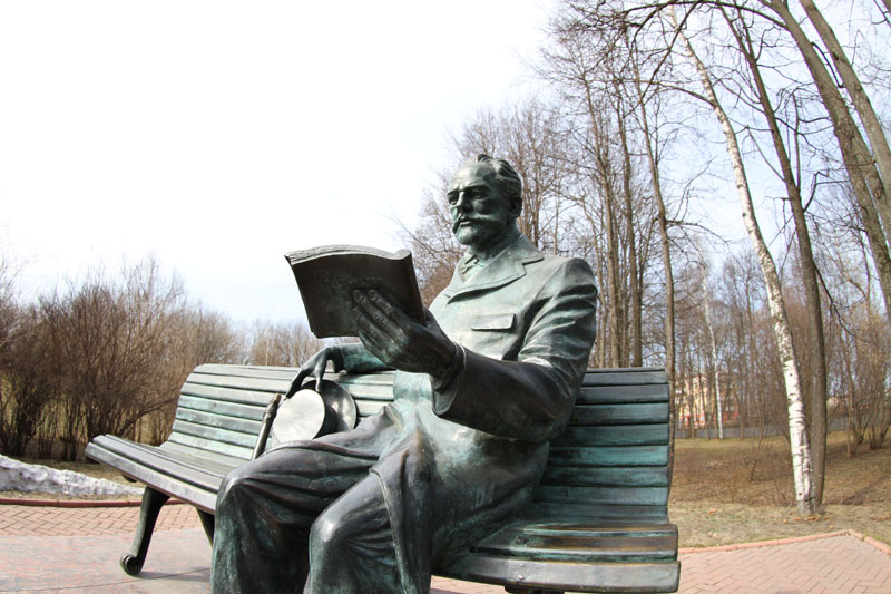 图为克林故居的柴科夫斯基雕像