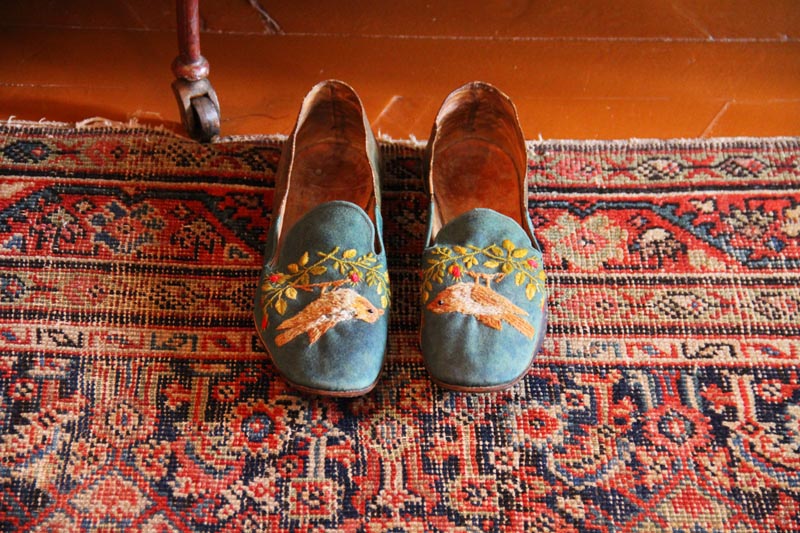 图为柴科夫斯基在室内穿的“绣花鞋”