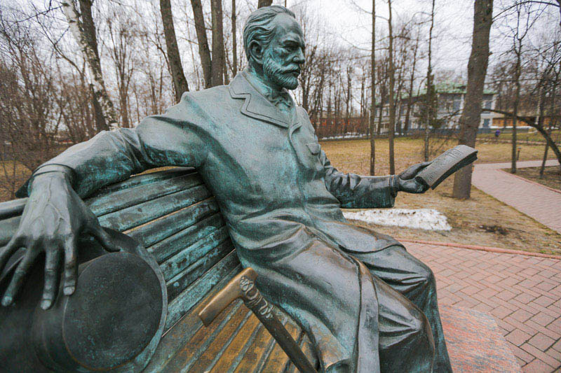图为克林故居的柴科夫斯基雕像