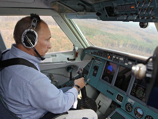 组图：俄总统普京欲乘坐直升机上下班遭吐槽