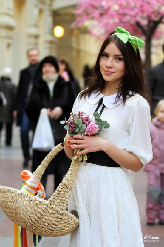 莫斯科古姆商场的卖花姑娘