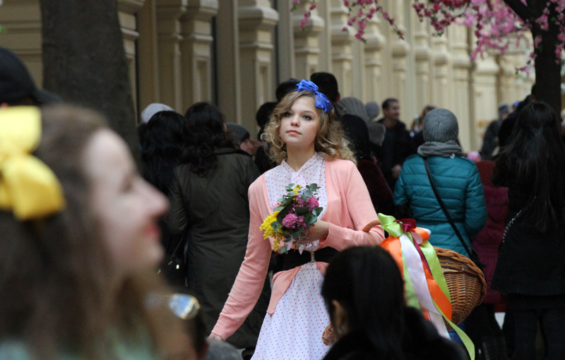 莫斯科古姆商场的卖花姑娘