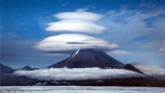 俄罗斯高空荚状云酷似外星人入侵