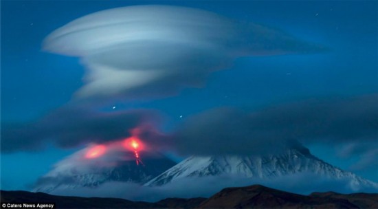 俄罗斯高空荚状云酷似外星人入侵