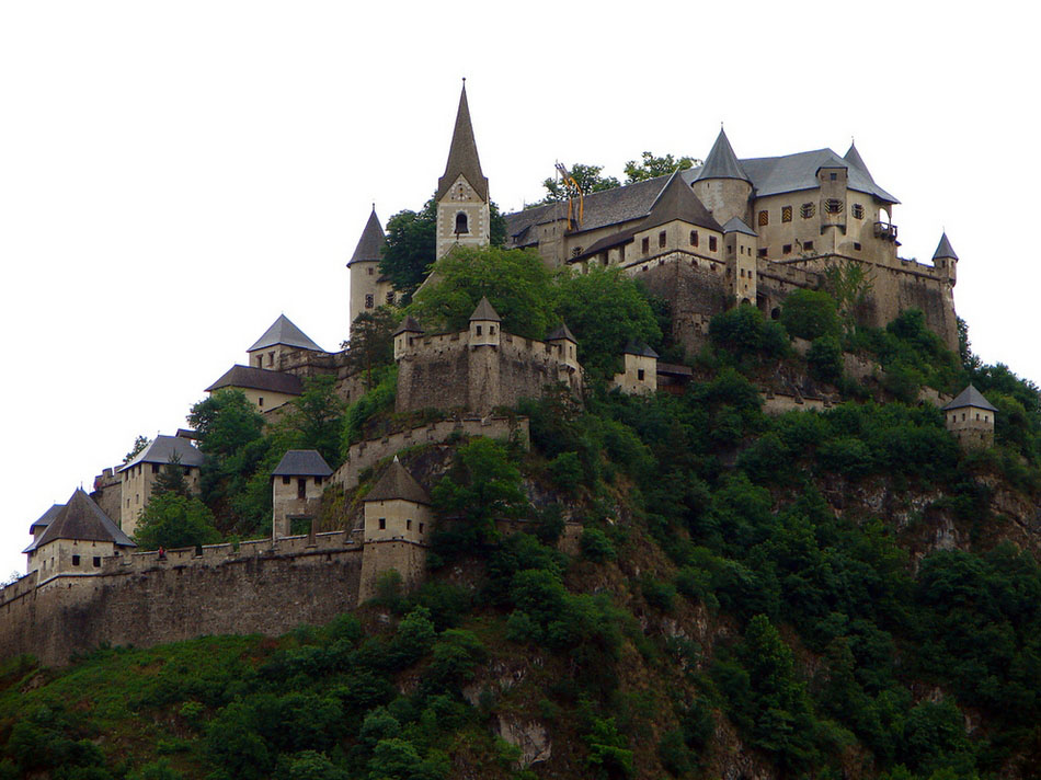 瑞士西庸城堡   这座伫立于海岛上的城堡由100座独立建筑组成，它们共同构成了古堡如今的样貌。