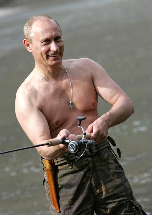 2007年8月15日，普京在Khemchik河边钓鱼。