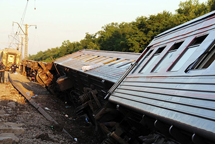 俄罗斯发生列车脱轨事故 至少76人受伤