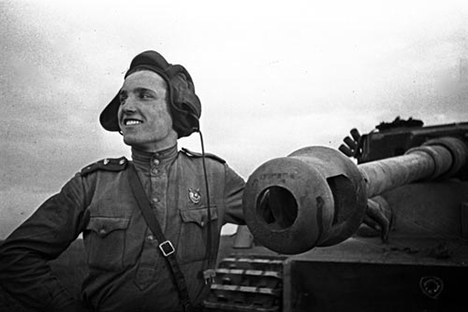 1943年7月12日：二战规模最大的坦克战爆发