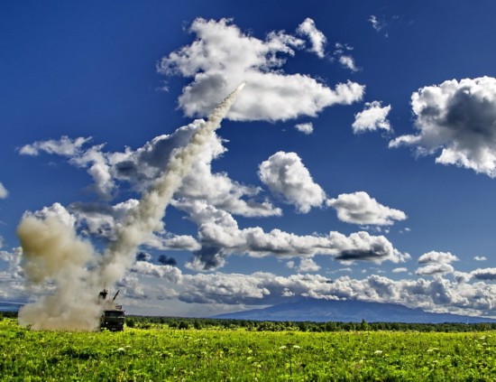 组图：风景美如画 俄罗斯铠甲导弹大发神威