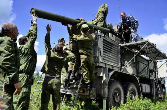 组图：风景美如画 俄罗斯铠甲导弹大发神威