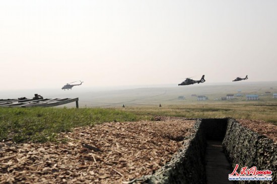 高清：中俄军演首场飞行训练 直升机平飞导弹攻击