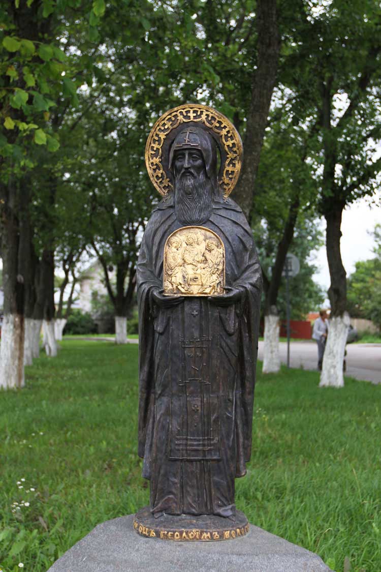 图为沃洛格达的建立者格拉西姆圣者雕像。（人民网记者 刘旭摄）