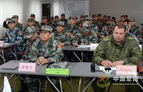 两军导演部指挥员出席了联席会议。摄影：李靖