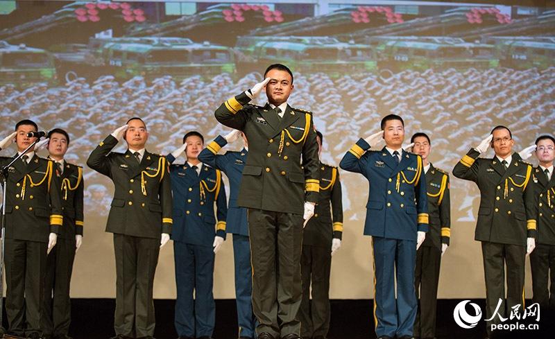军事留学生表演合唱（人民网记者 屈海齐 摄）