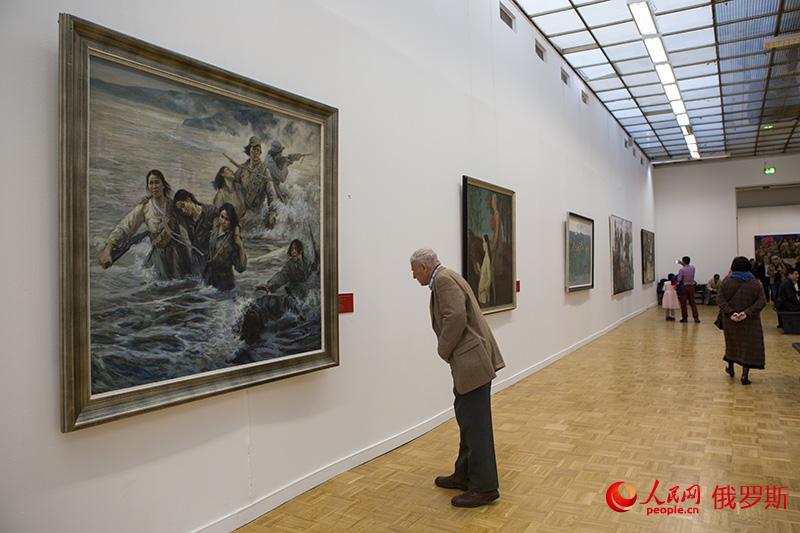 “铭记历史 开创未来”美术作品展莫斯科开幕 纪念抗日战争胜利70周年