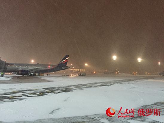 暴雪下的莫斯科机场