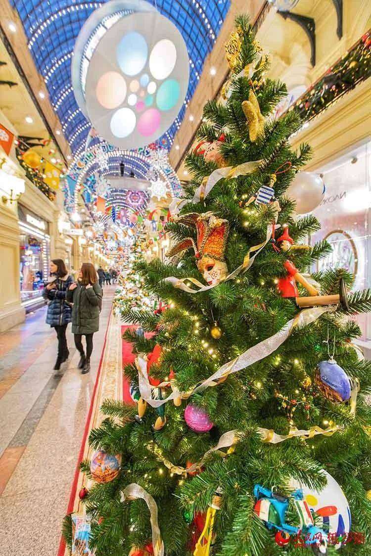10-“古姆”百貨商店內的聖誕樹（人民網記者 屈海齊 攝）